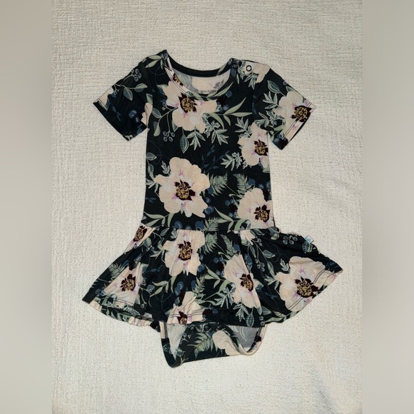 Posh Peanut onesie with skirt - Picture 2 of 4